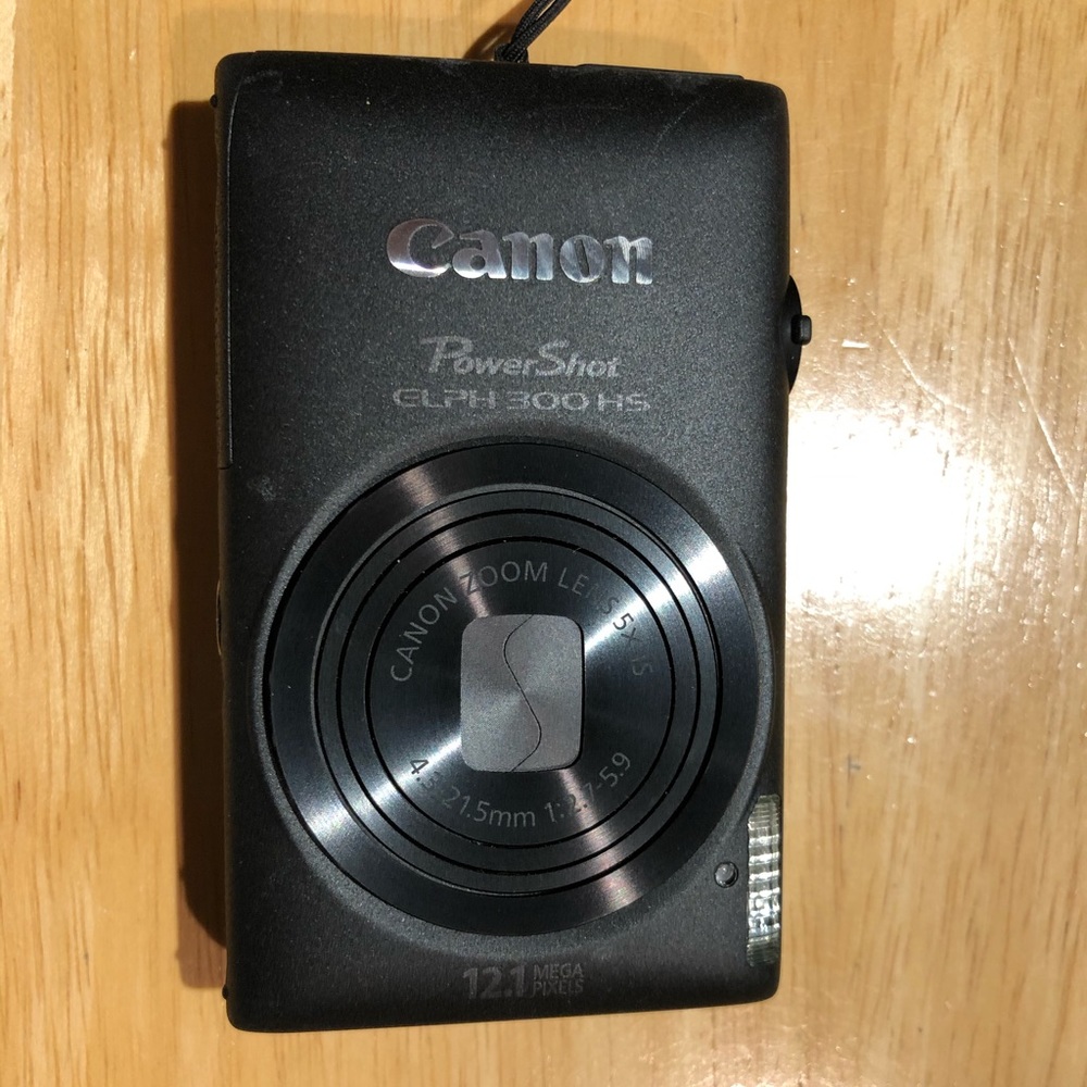 Canon Powershot Elph 300 HS with Carrying Case
